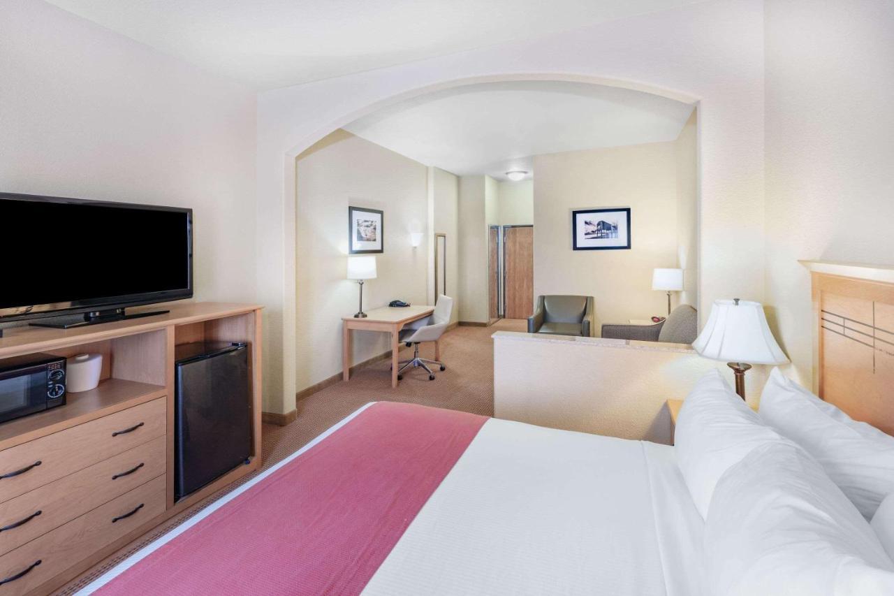 Baymont By Wyndham Cuero Hotel Kültér fotó